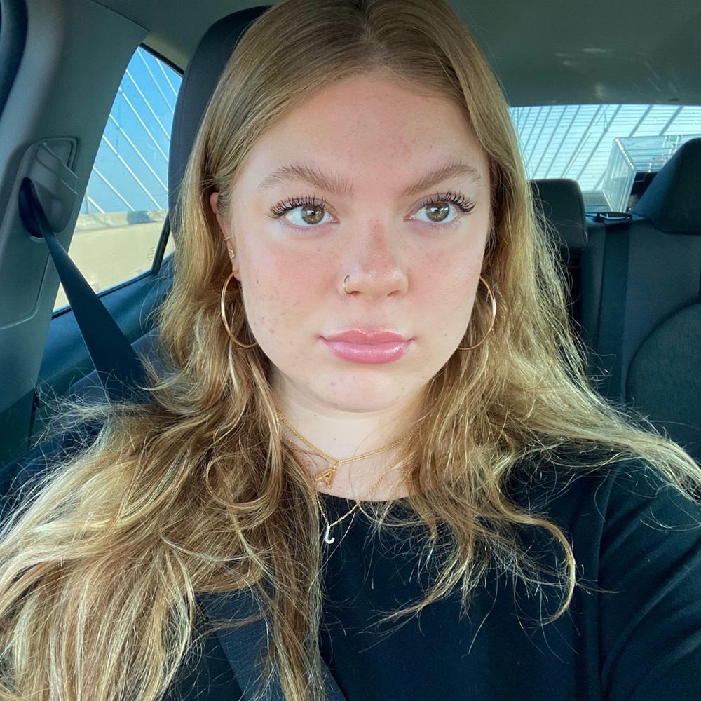 Meet your Posher, Ava